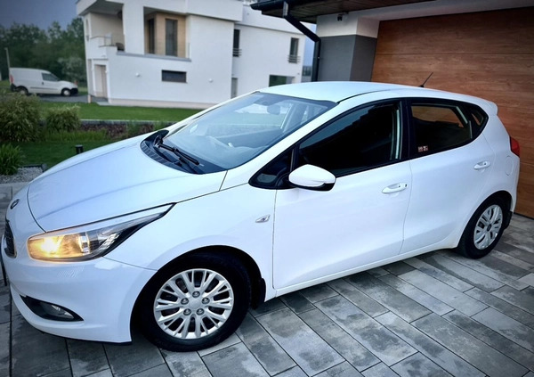 Kia Ceed cena 24900 przebieg: 248000, rok produkcji 2012 z Racibórz małe 379